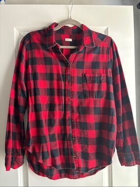 Hollister Red and Black Buffalo Plaid Button-Down Shirt 100% cotton